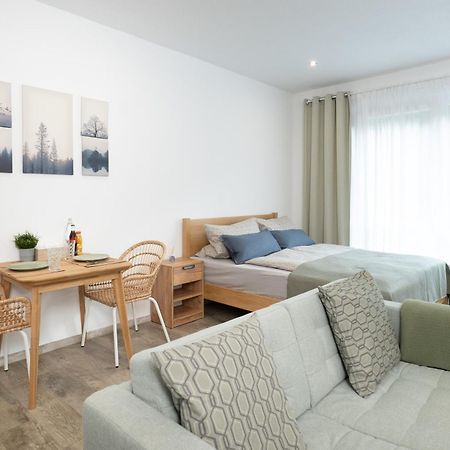 Apart4Me Scandi Apartment Geislingen Zentral Mit Parkplatz Гайслинген ан дер Щайге Екстериор снимка