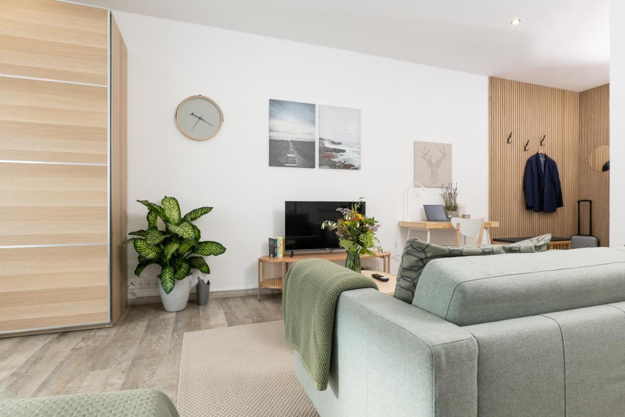 Apart4Me Scandi Apartment Geislingen Zentral Mit Parkplatz Гайслинген ан дер Щайге Екстериор снимка
